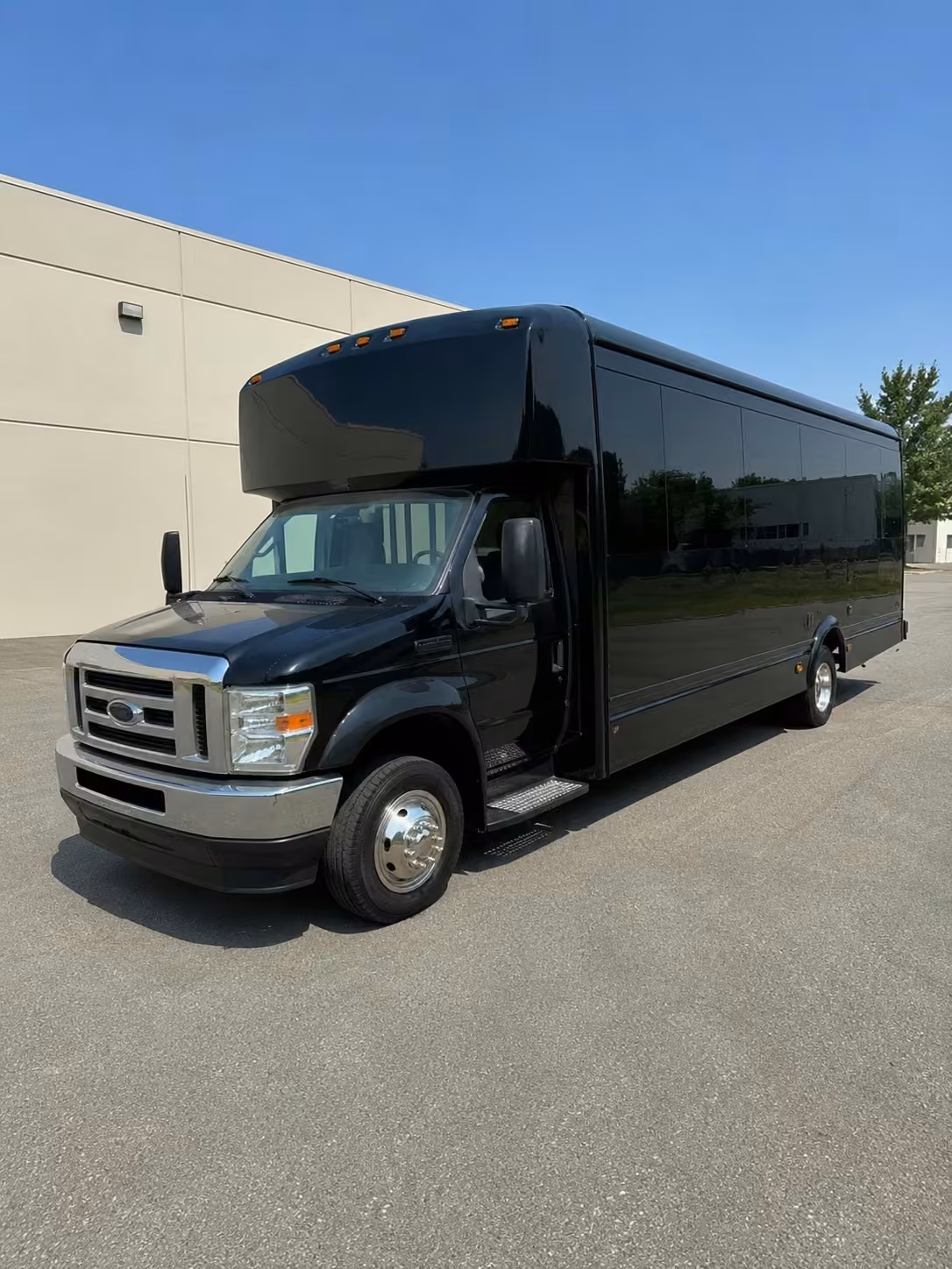 15 passenger party bus